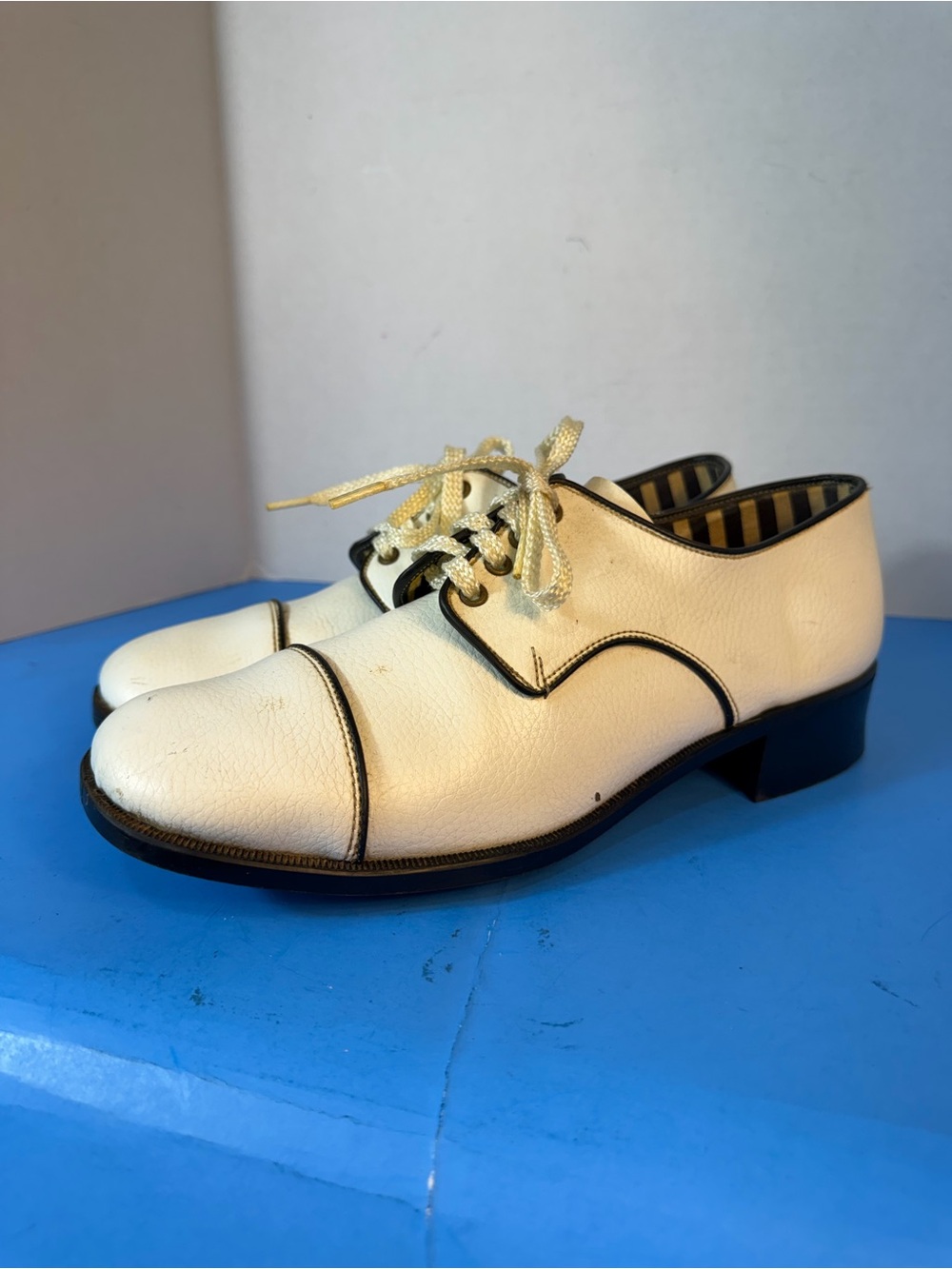 Cream Leather Oxford Shoes with Black Trim